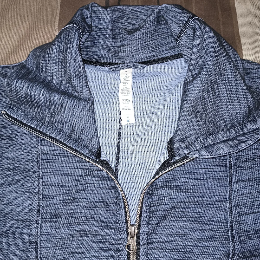 Lululemon Athletica Gray and Black Zip-Up Sweatshirt 8‎